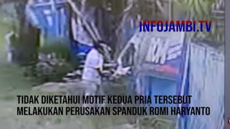 Detik-detik Baliho Romi Haryanto Dirusak